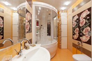 Ванная комната с душевой кабиной