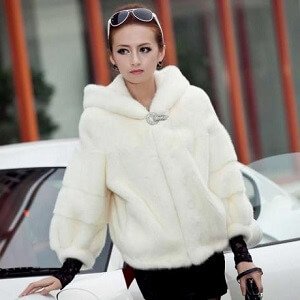 Короткие шубки с капюшоном 