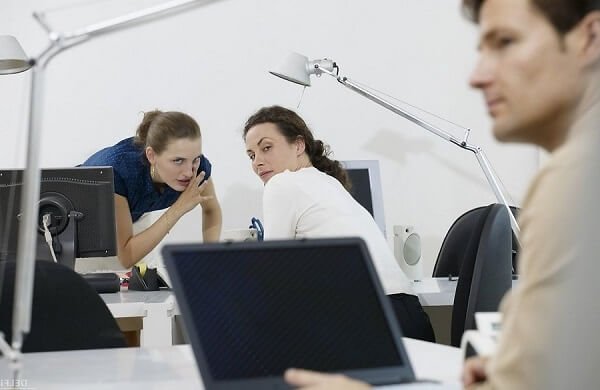 Слухи и сплетни на работе в офисе. Слухи и сплетни на работе в офисе.