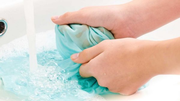 Как отстирать разные пятна с одежды? 11 советов. Как отстирать разные пятна с одежды? 11 советов.